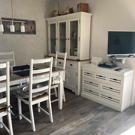 Reetdachhaus Eibe 2, Kaminofen, Sauna, 8 Personen, W-Lan Puddemin Bagian luar foto